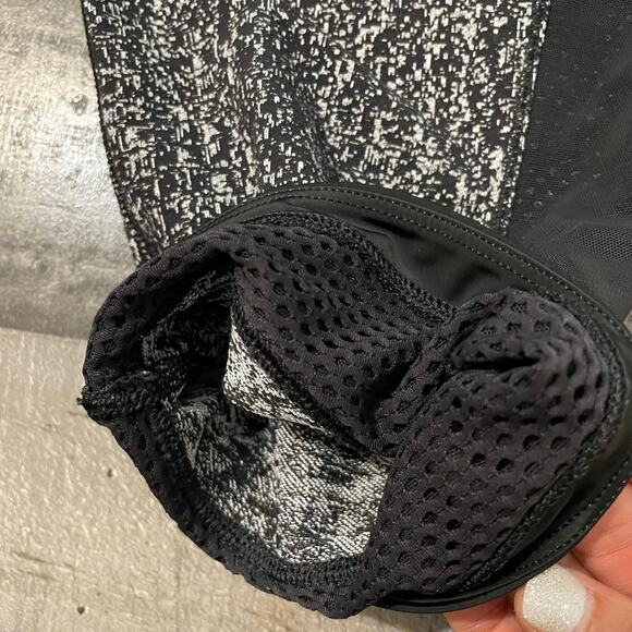 Lululemon Athletica Fit Physique Crop Leggings Jacquard approx 12 Black White - Picture 12 of 14